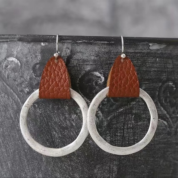 NEW Silver tone Circle & Brown Faux Leather Fishhook Earrings Lightweight NEW - Picture 4 of 5